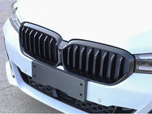 Glossy Black Front Kidney Grille Grill for BMW 5 Series G30 LCI 2021up W/ Camera