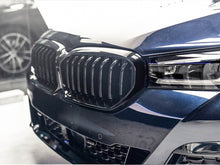 Glossy Black Front Kidney Grille Grill for BMW 5 Series G30 LCI 2021up W/ Camera
