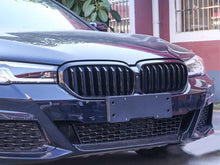 Glossy Black Front Kidney Grille Grill for BMW 5 Series G30 LCI 2021up W/ Camera